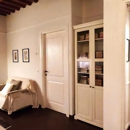 Ancient Walls Studio Apartment Prato (Prato)